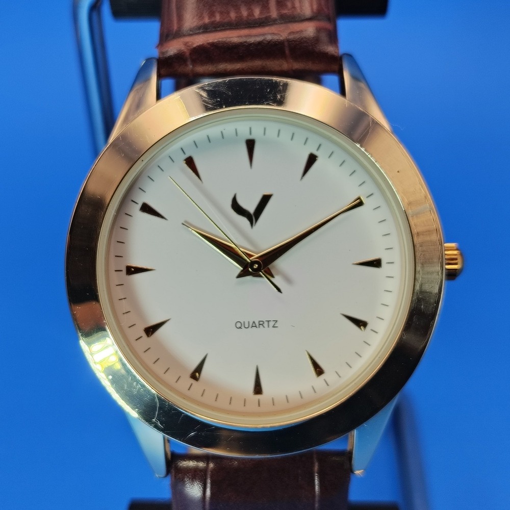 Vintage 1999 Executive Classic Gold Tone 39mm Mens Quartz Watch Leather Strap